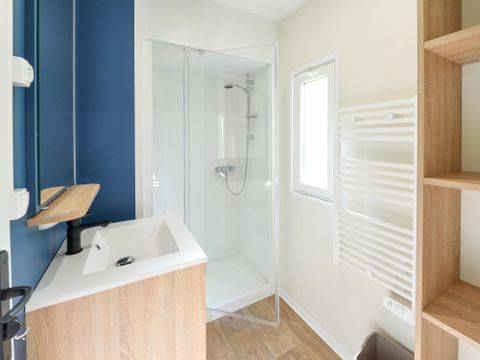 Mobilhome 4 personnes - Camelot Premium 32m² - 2 chambres - Grande terrasse couverte/ Zone piétonne