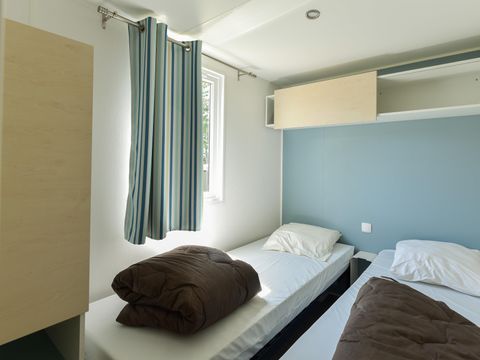 MOBILHOME 4 personnes - Mobil-home Caélia Standard 27m² (2 chambres) + terrasse couverte / Zone piétonne 4 pers