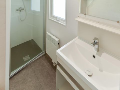 Mobilhome 4 personnes - Caélia Standard 27m² - 2 chambres - Terrasse couverte / Zone piétonne