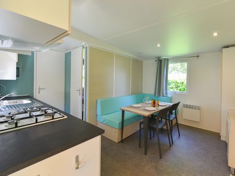 Mobilhome 4 personnes - Caélia Standard 27m² - 2 chambres - Terrasse couverte / Zone piétonne