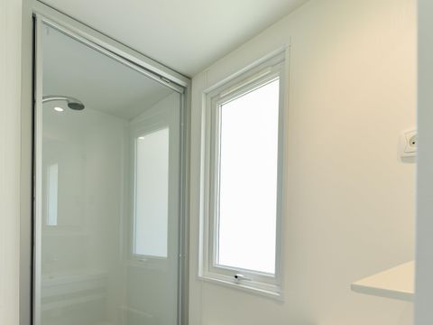 Mobilhome 4/6 personnes - Caélia Confort 31m² - 3 chambres - Terrasse couverte / Zone piétonne