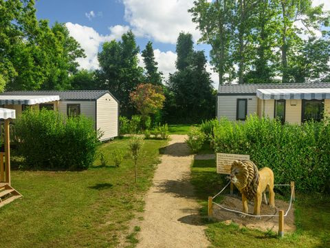 Mobilhome 4 personnes - Yvain Confort 27m² - 2 chambres - Terrasse couverte - TV / Zone piétonne