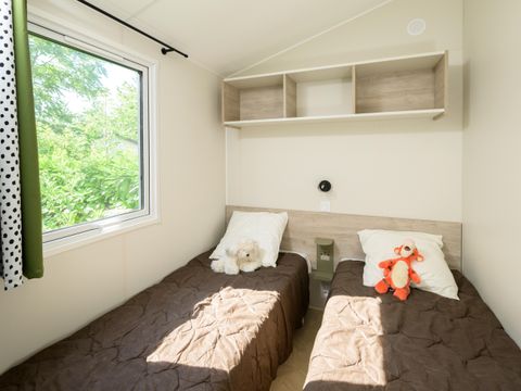 Mobilhome 4 personnes - Yvain Confort 27m² - 2 chambres - Terrasse couverte - TV / Zone piétonne