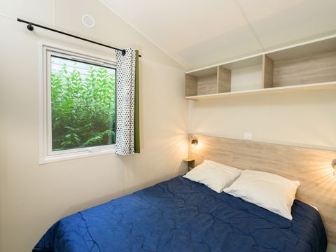 Mobilhome 4 personnes - Yvain Confort 27m² - 2 chambres - Terrasse couverte - TV / Zone piétonne