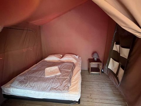 Tente en toile et en bois 5 personnes - Lodge Victoria (sans sanitaires, ni eau, ni chauffage)
