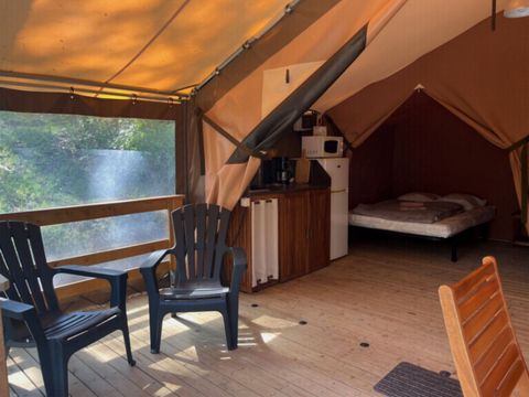 Tente en toile et en bois 5 personnes - Lodge Victoria (sans sanitaires, ni eau, ni chauffage)