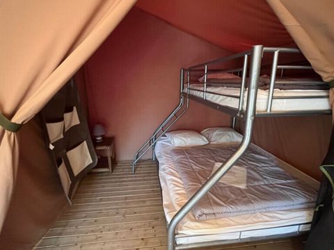 Tente en toile et en bois 5 personnes - Lodge Victoria - Sans sanitaires - Ni eau - Ni chauffage