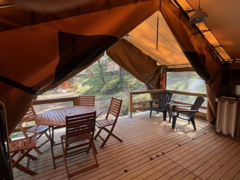 Tente en toile et en bois 5 personnes - Lodge Victoria (sans sanitaires, ni eau, ni chauffage)