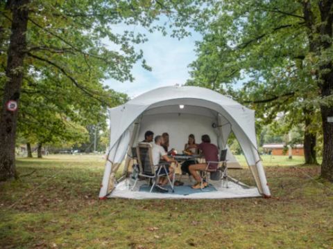 TENTE 4 personnes - LE « PRET A CAMPER » 2/4 p