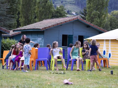 Emplacement - Forfait famille 2 adultes + 2 enfants de moins de 14 ans 4 pers
