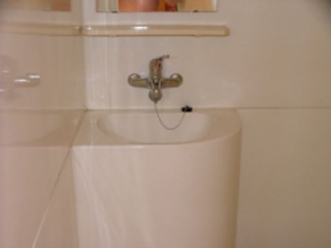 CHALET 5 personnes - TOILE CONFORT avec sanitaires