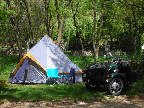 Emplacement - Personne seule - Emplacement + tente ou caravane + 1 voiture