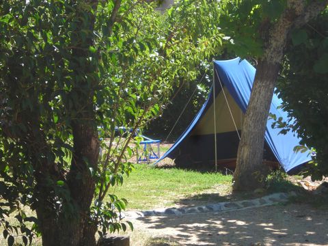 Emplacement - Personne seule - Emplacement + tente ou caravane + 1 voiture