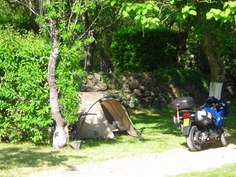 Emplacement - Personne seule - Emplacement + tente ou caravane + 1 voiture