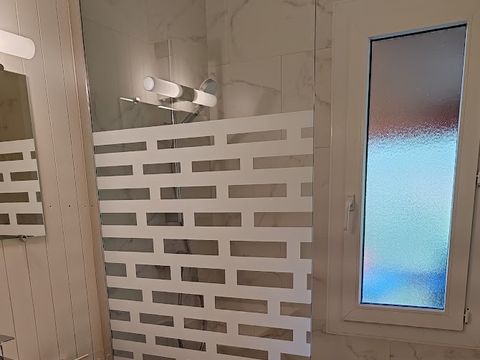 CHALET 5 personnes - Chalet Confort Authentik 34m² - 2 chambres + Terrasse couverte - 5/7 pers