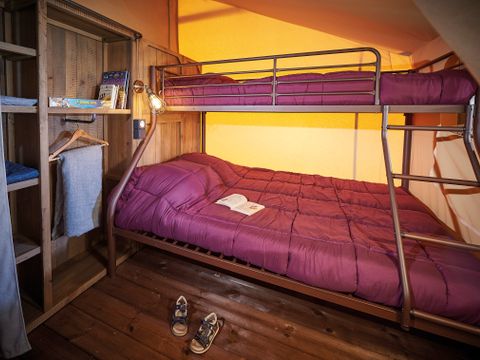 Tente en toile et en bois 4 personnes - Lodge Insolite Pinède 34 m² - 2 chambres + Terrasse couverte + Plancha - 4/5 pers