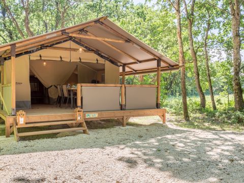 Tente en toile et en bois 4 personnes - Lodge Insolite Pinède 34 m² - 2 chambres + Terrasse couverte + Plancha - 4/5 pers