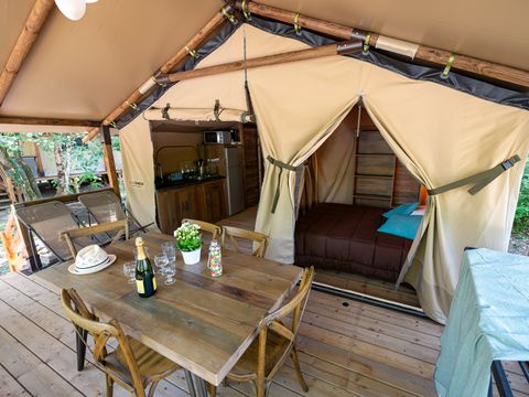 Tente en toile et en bois 4 personnes - Lodge Insolite Pinède 34 m² - 2 chambres + Terrasse couverte + Plancha - 4/5 pers