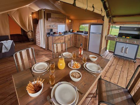Tente en toile et en bois 4 personnes - Lodge Insolite Pinède 34 m² - 2 chambres + Terrasse couverte + Plancha - 4/5 pers