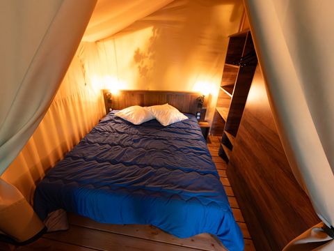 TENTE TOILE ET BOIS 5 personnes - Lodge Insolite Pinède 46m² - 2 chambres + Terrasse couverte + Plancha - 5/7 pers