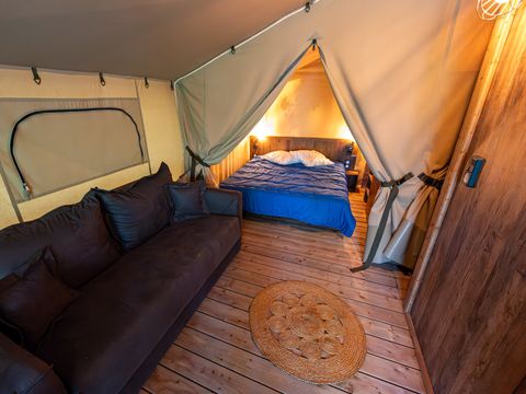 TENTE TOILE ET BOIS 5 personnes - Lodge Insolite Pinède 46m² - 2 chambres + Terrasse couverte + Plancha