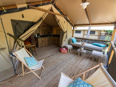 TENTE TOILE ET BOIS 5 personnes - Lodge Insolite Pinède 46m² - 2 chambres + Terrasse couverte + Plancha