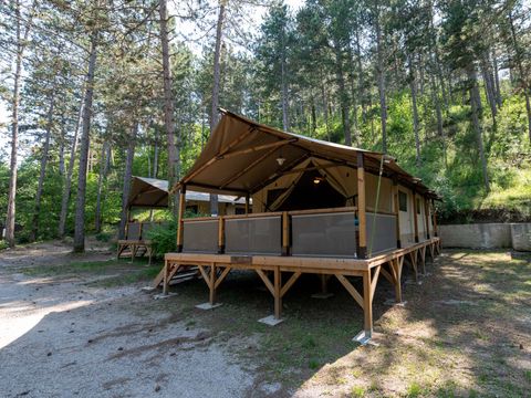 TENTE TOILE ET BOIS 5 personnes - Lodge Insolite Pinède 46m² - 2 chambres + Terrasse couverte + Plancha