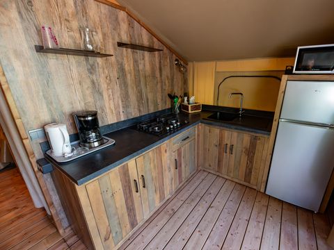 Tente en toile et en bois 5 personnes - Lodge Insolite Pinède 46m² - 2 chambres + Terrasse couverte + Plancha - 5/7 pers
