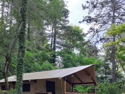 TENTE TOILE ET BOIS 5 personnes - Lodge Insolite Pinède 46m² - 2 chambres + Terrasse couverte + Plancha