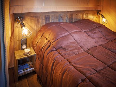 TENTE TOILE ET BOIS 5 personnes - Lodge Insolite Pinède 46m² - 2 chambres + Terrasse couverte + Plancha