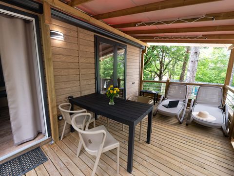 Mobilhome 4 personnes - Premium Trendy 28m² - 2 chambres + terrasse couverte + Clim + TV