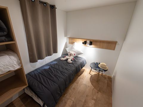 Mobilhome 4 personnes - Premium Trendy 28m² - 2 chambres + terrasse couverte + Clim + TV