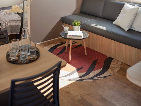 Mobilhome 4 personnes - Premium Trendy 28m² - 2 chambres + terrasse couverte + Clim + TV