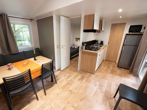 Mobilhome 4 personnes - Premium Trendy 28m² - 2 chambres + terrasse couverte + Clim + TV