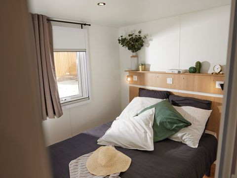 Mobilhome 4 personnes - Premium Trendy 28m² - 2 chambres + terrasse couverte + Clim + TV