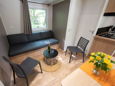 Mobilhome 4 personnes - Premium Trendy 28m² - 2 chambres + terrasse couverte + Clim + TV