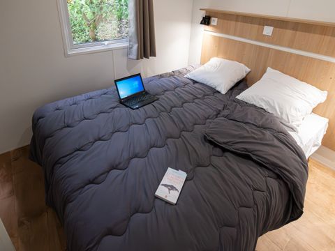 MOBILHOME 6 personnes - Trendy 33m² - proximité rivière - 3 chambres + terrasse couverte + Clim + TV