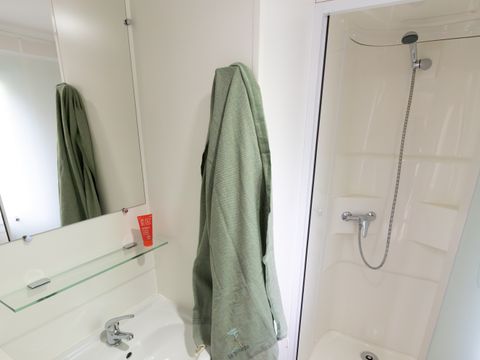 MOBILHOME 4 personnes - Mobil-Home Confort Cocoon Clim 28m² (2ch-4pers) + Terrasse couverte + Clim - Tarif 1 à 4 pers. 4 pers