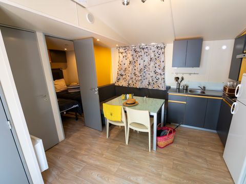 MOBILHOME 6 personnes - Mobil-Home Confort Relax Clim 33m² (3ch-6pers) + Terrasse couverte + Clim - Tarif 1 à 6 pers. 6 pers
