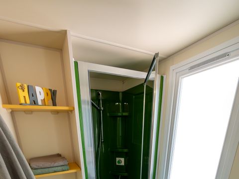MOBILHOME 6 personnes - Mobil-Home Confort Relax Clim 33m² (3ch-6pers) + Terrasse couverte + Clim - Tarif 1 à 6 pers. 6 pers