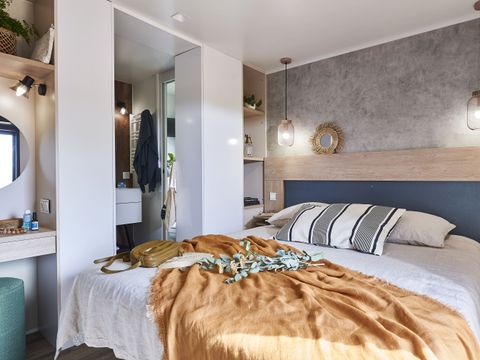 Mobilhome 1/6 personnes - Crecy : - KING - 3 chambres - 2 salles de bain - 1 TV - AVEC CLIMATISEUR - DRAPS ET SERVIETTES INCLUS