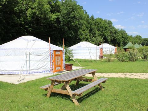 Hébergement 4 personnes - Yourte (sans toilette, ni douche)