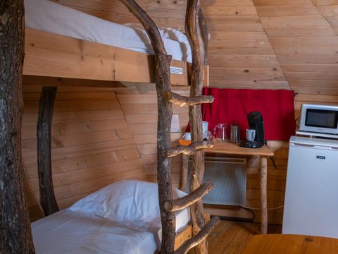 HÉBERGEMENT INSOLITE 4 personnes - Cabane dans les arbres (avec toilettes sèches, sans douche)
