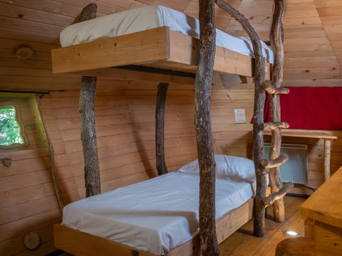 HÉBERGEMENT INSOLITE 4 personnes - Cabane dans les arbres (avec toilettes sèches, sans douche)