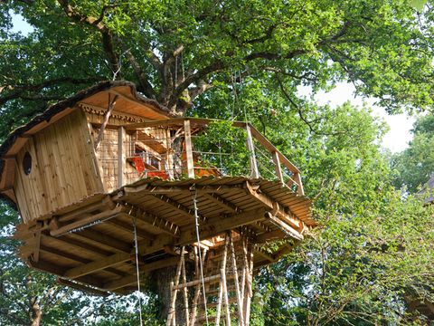 HÉBERGEMENT INSOLITE 4 personnes - Cabane dans les arbres (avec toilettes sèches, sans douche)