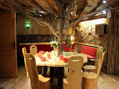 HÉBERGEMENT INSOLITE 8 personnes - Maison des Farfadets 