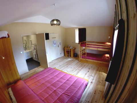 CHAMBRE 4 personnes - Hôtel insolite PMR
