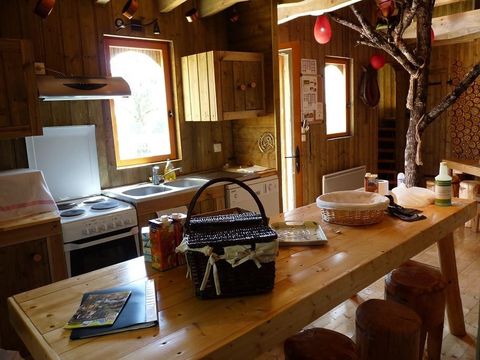 HÉBERGEMENT INSOLITE 10 personnes - Château dans les branches 