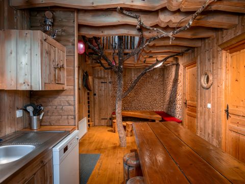 HÉBERGEMENT INSOLITE 10 personnes - Château dans les branches 