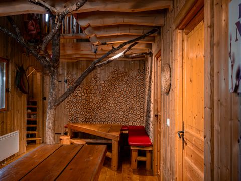 HÉBERGEMENT INSOLITE 10 personnes - Château dans les branches 